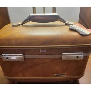 American Tourists Vintage Tan Brown Train Case